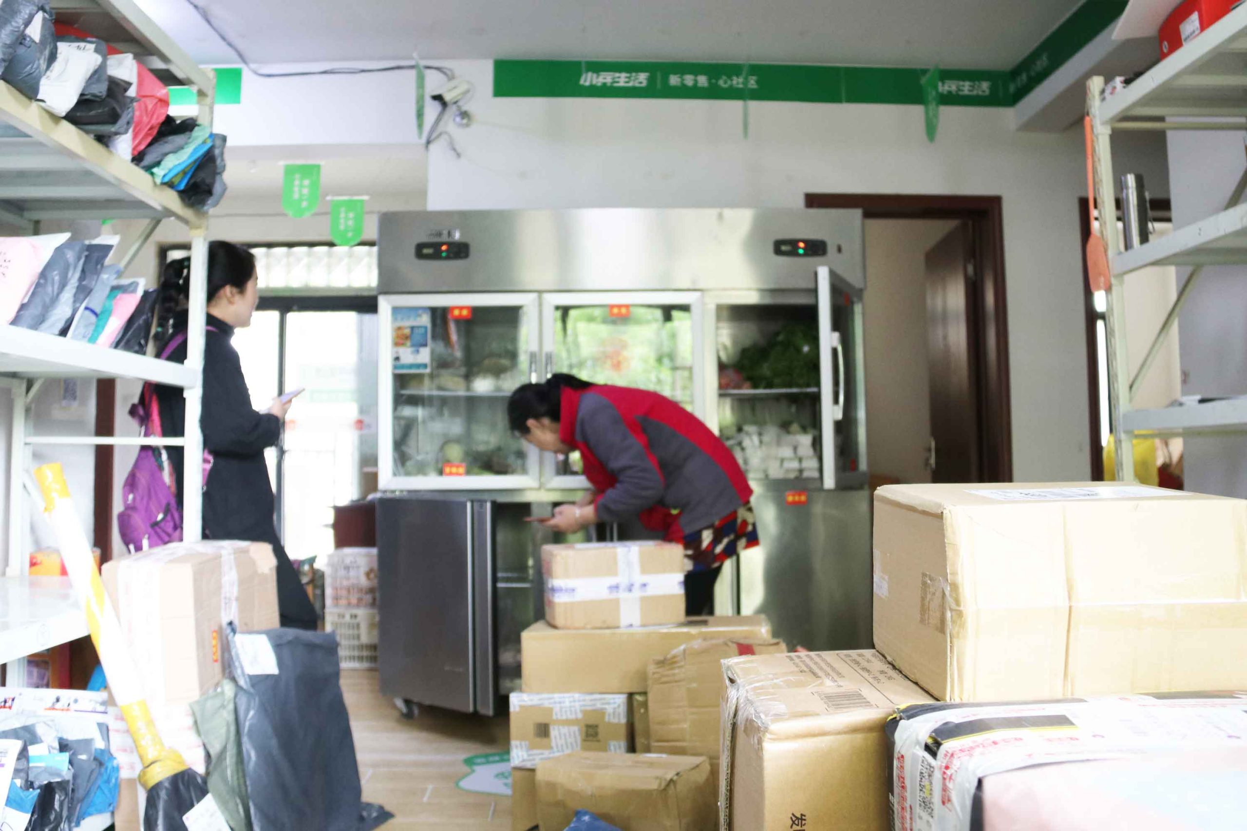 选择合适的代词填空